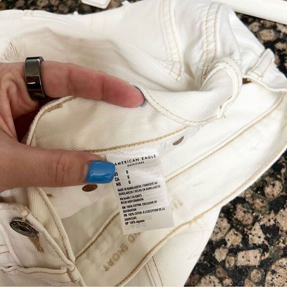 American Eagle 90s Boyfriend Shorts Raw Hem White Denim Distressed Size 0 - Picture 7 of 8